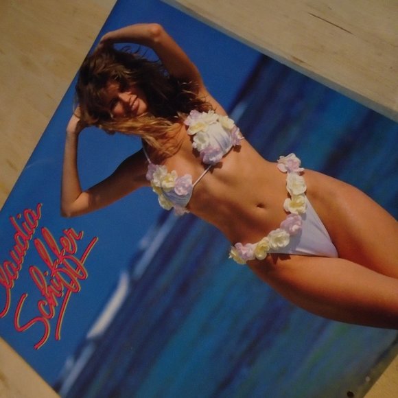 1994 CLAUDIA SCHIFFER, 16 MONTH CALENDAR/SUPER MODEL PHOTOS!!! - Picture 3 of 9